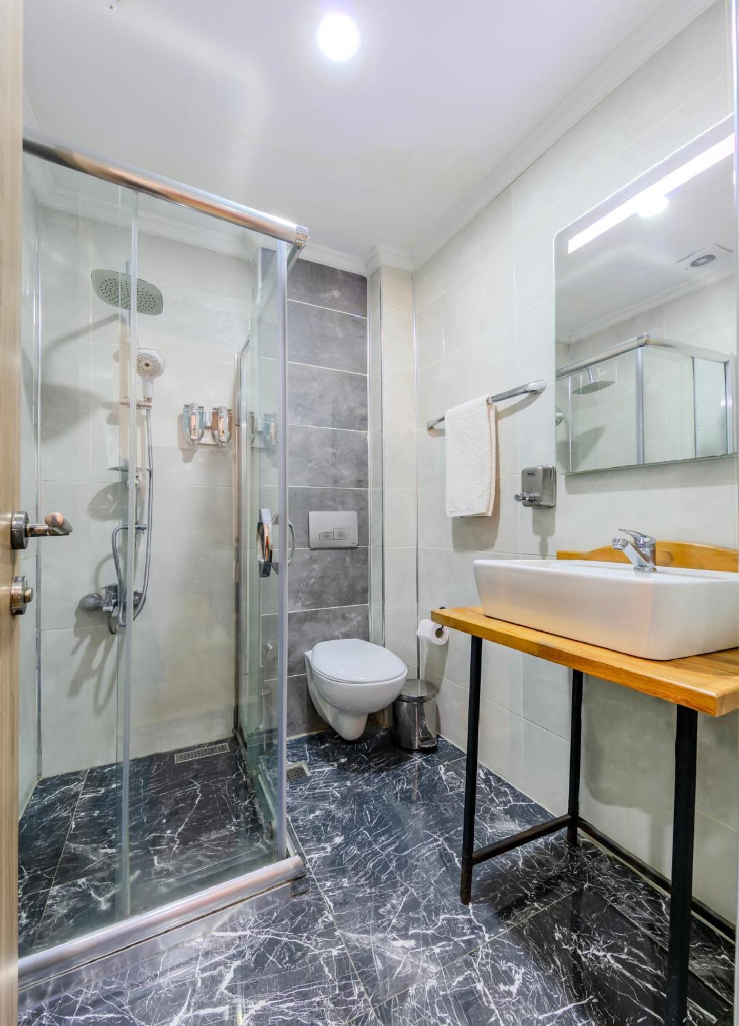 La Pazza Suites Istanbul Exterior photo